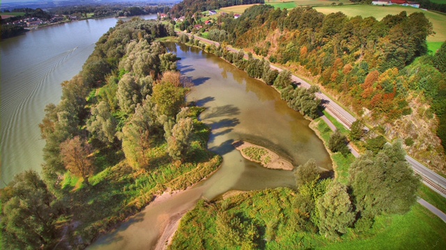 Drohnenflug Gewässer Saxen