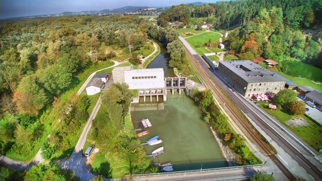 Drohnenflug Gewässer Saxen